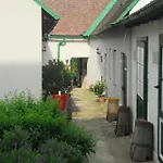 Bioweingut Hauerhof 99 -apartment 4 Апартаменты Клостернойбург